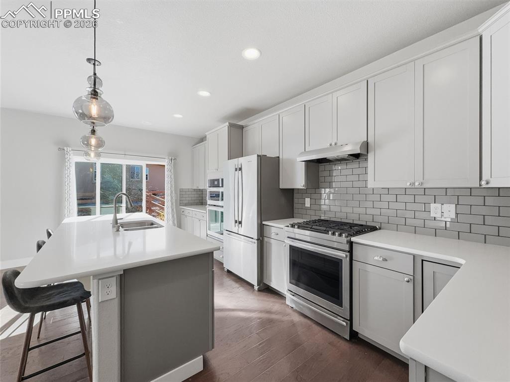 Image 8 of 49: Kitchen