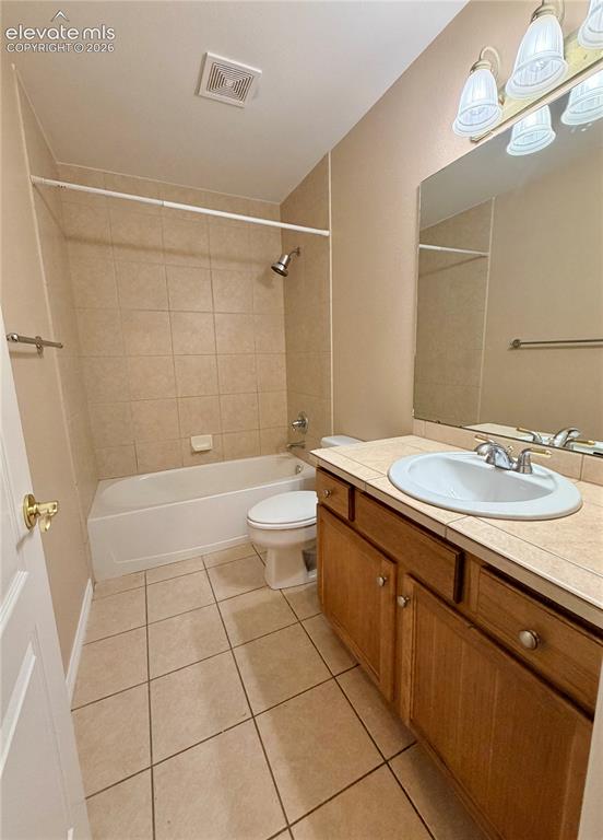 Image 22 of 35: Bathroom