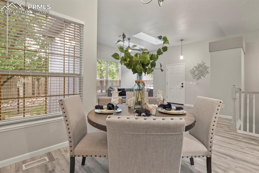 Image 11 of 47: Dining Area