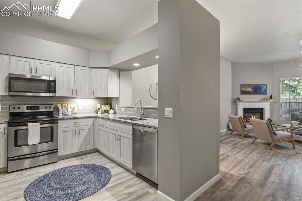 Image 13 of 47: Kitchen