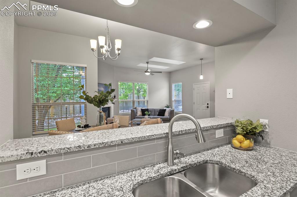 Image 17 of 47: Kitchen