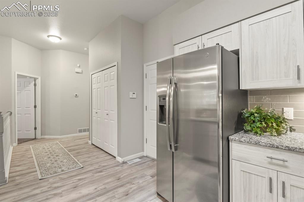 Image 18 of 47: Kitchen