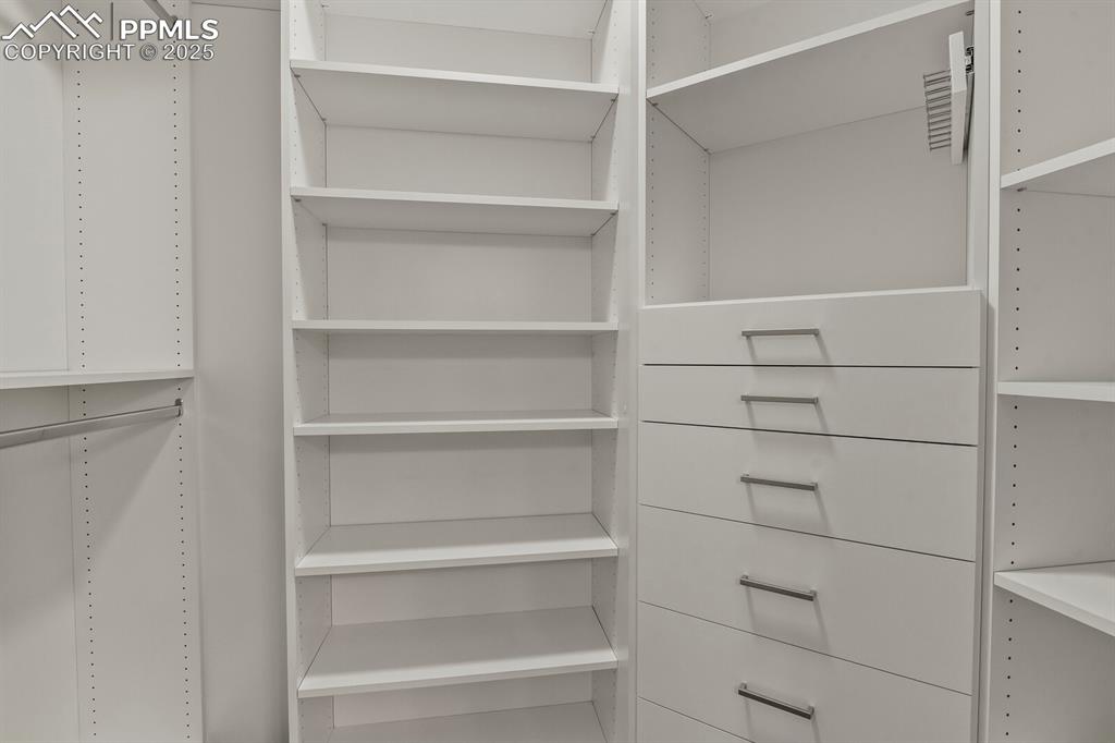 Image 27 of 47: Closet