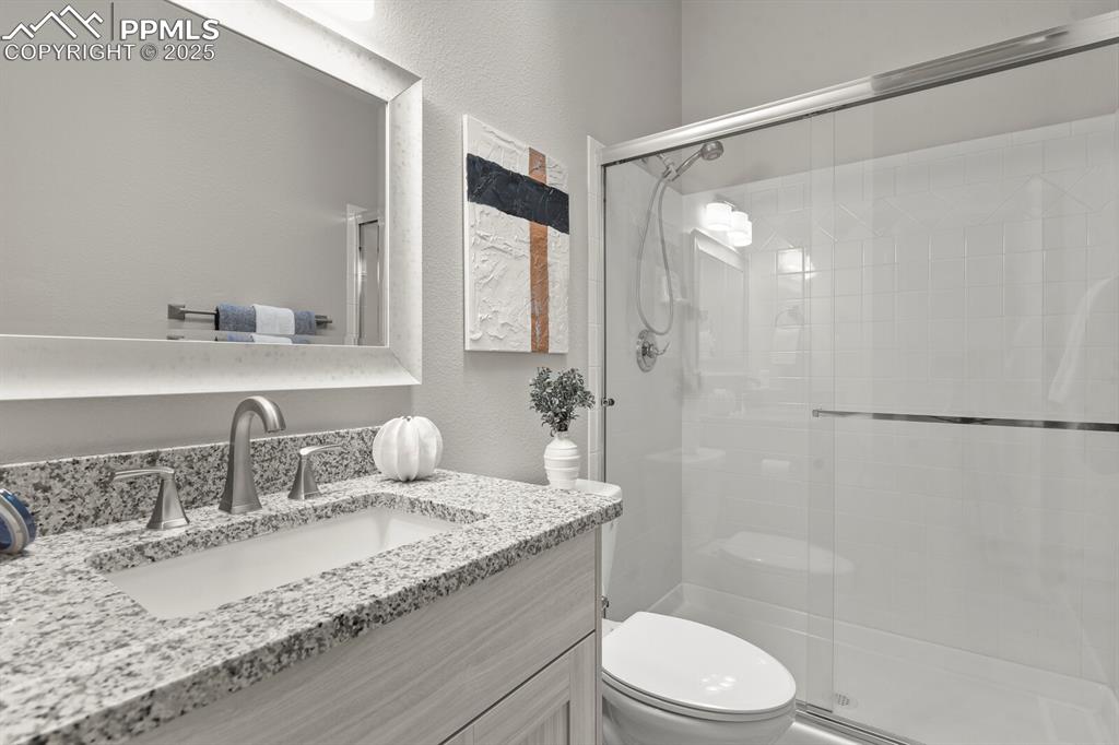 Image 30 of 47: Bathroom