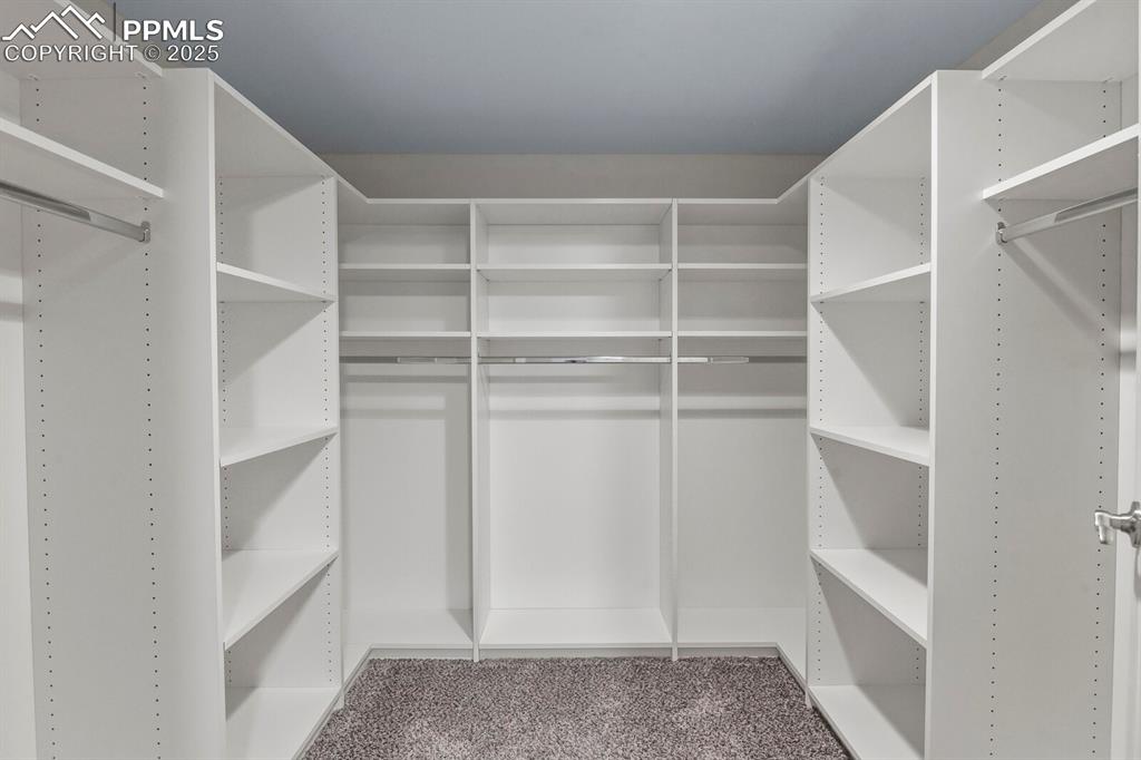 Image 39 of 47: Closet
