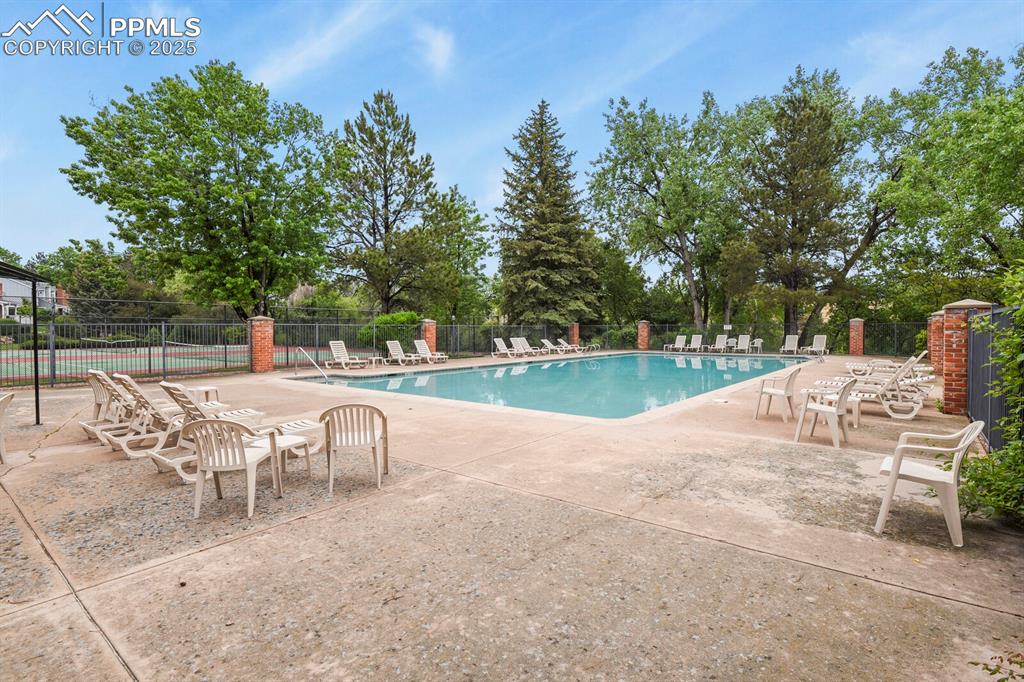 Image 44 of 47: Pool