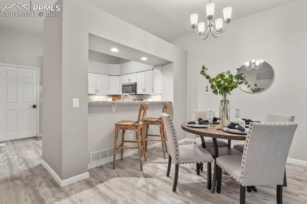 Image 9 of 47: Dining Area