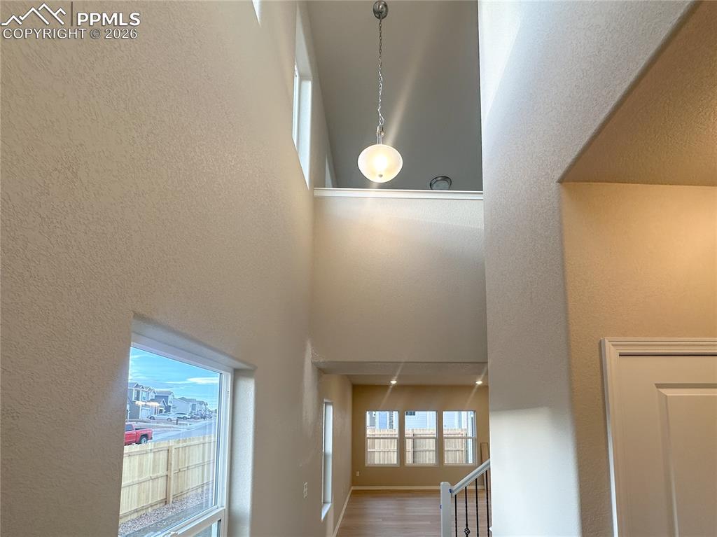 Image 13 of 36: Vaulted entry