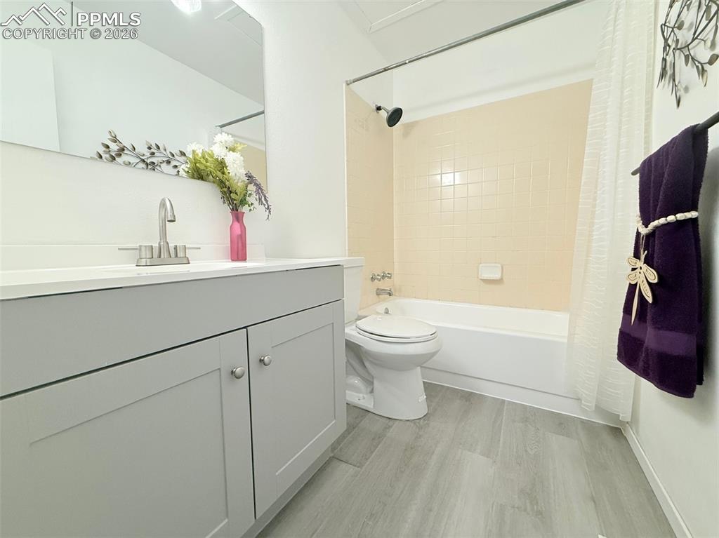 Image 31 of 39: Bathroom