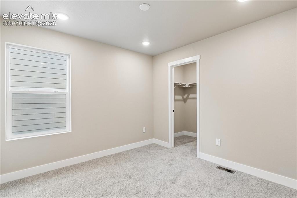 Image 17 of 32: Bedroom
