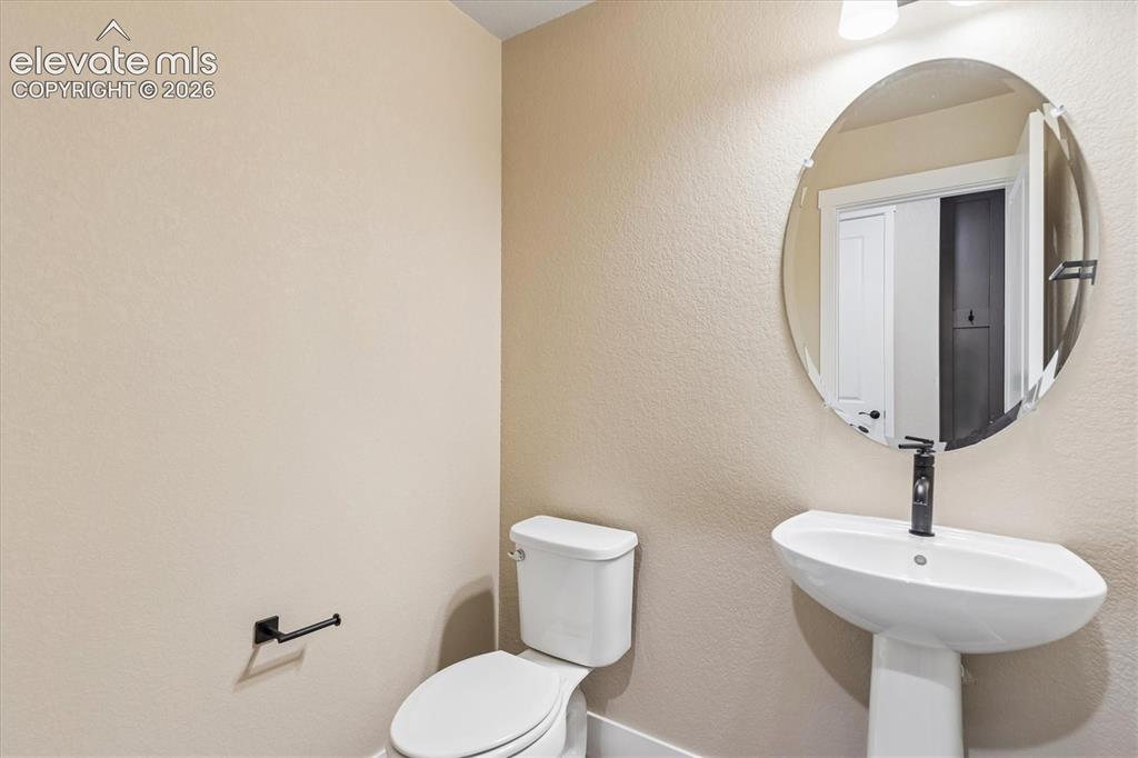 Image 9 of 32: Bathroom