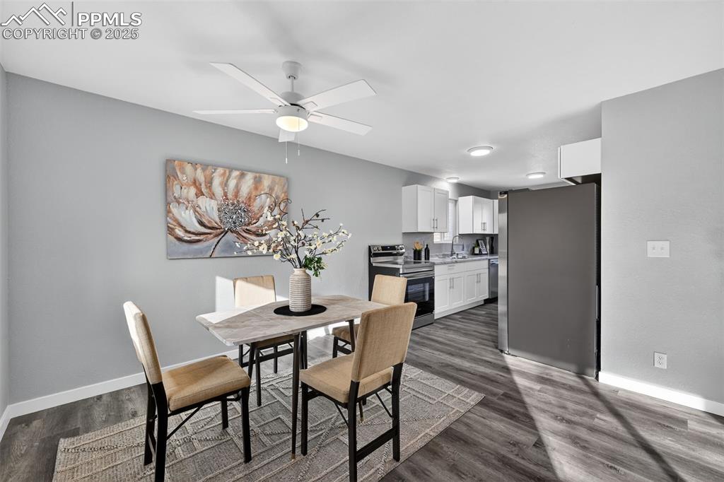 Image 10 of 42: Dining Area