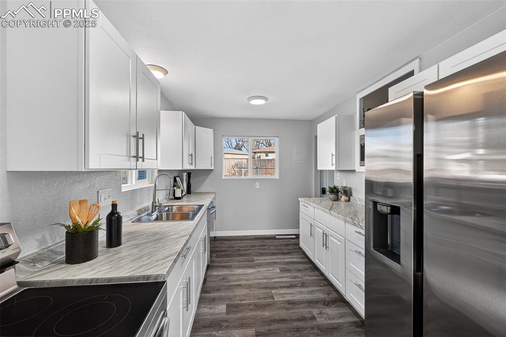 Image 11 of 42: Kitchen