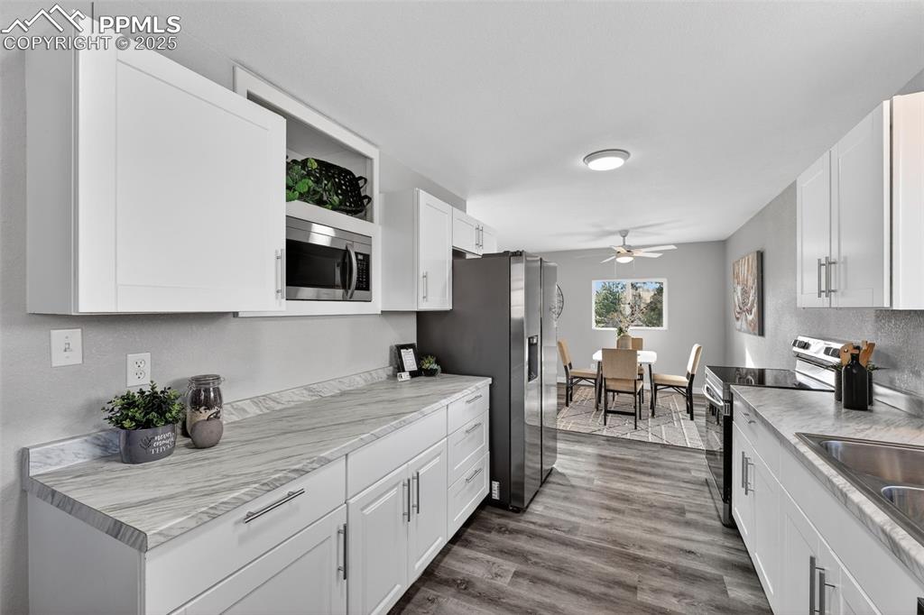 Image 13 of 42: Kitchen