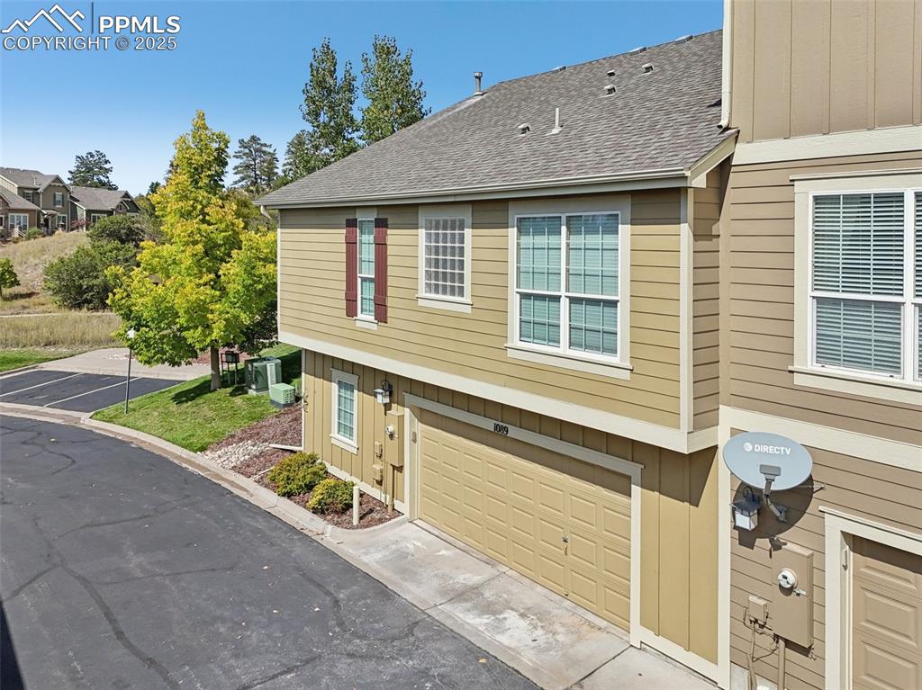 Image 10 of 50: Side of Structure