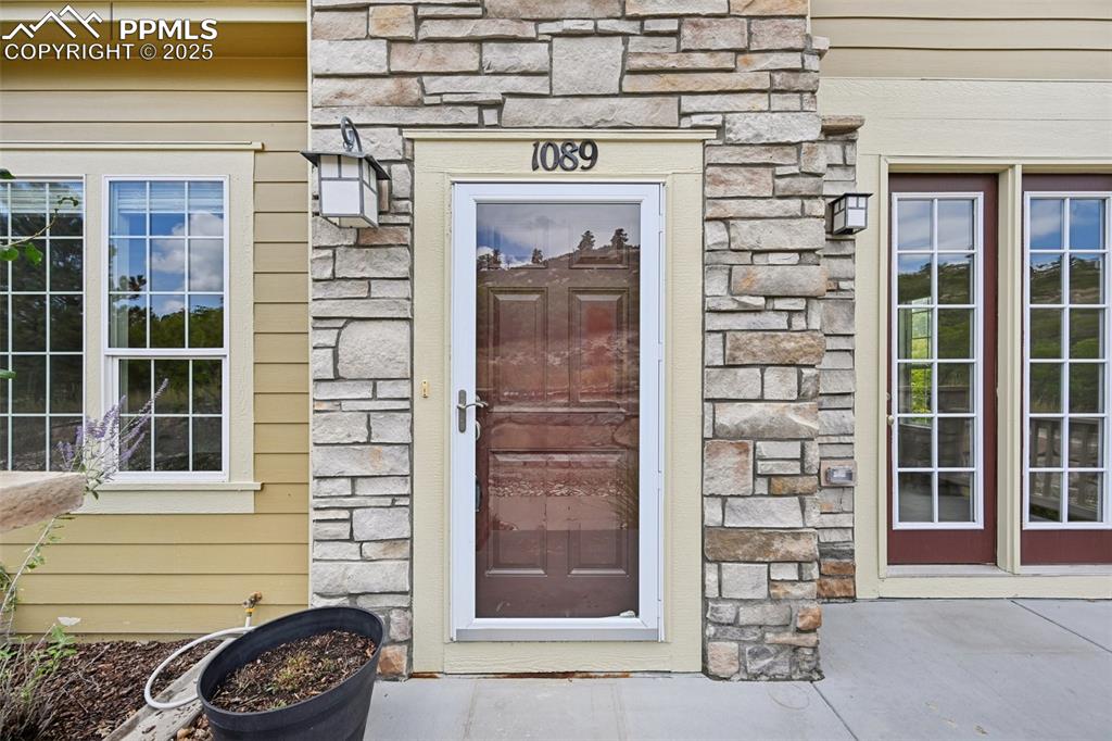 Image 12 of 50: Entry