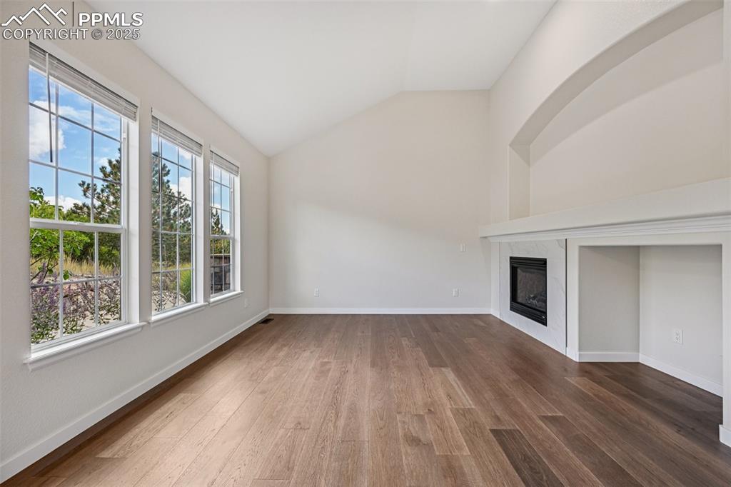 Image 14 of 50: Living Room