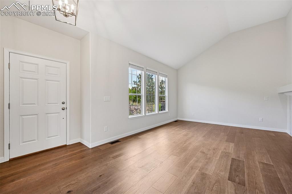 Image 17 of 50: Entry