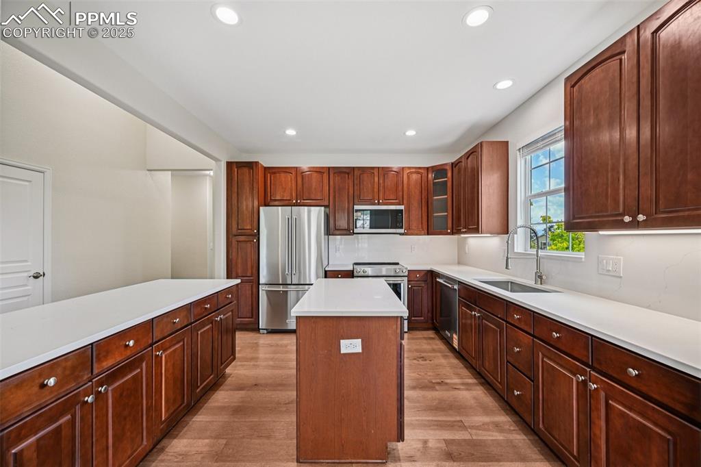 Image 19 of 50: Kitchen