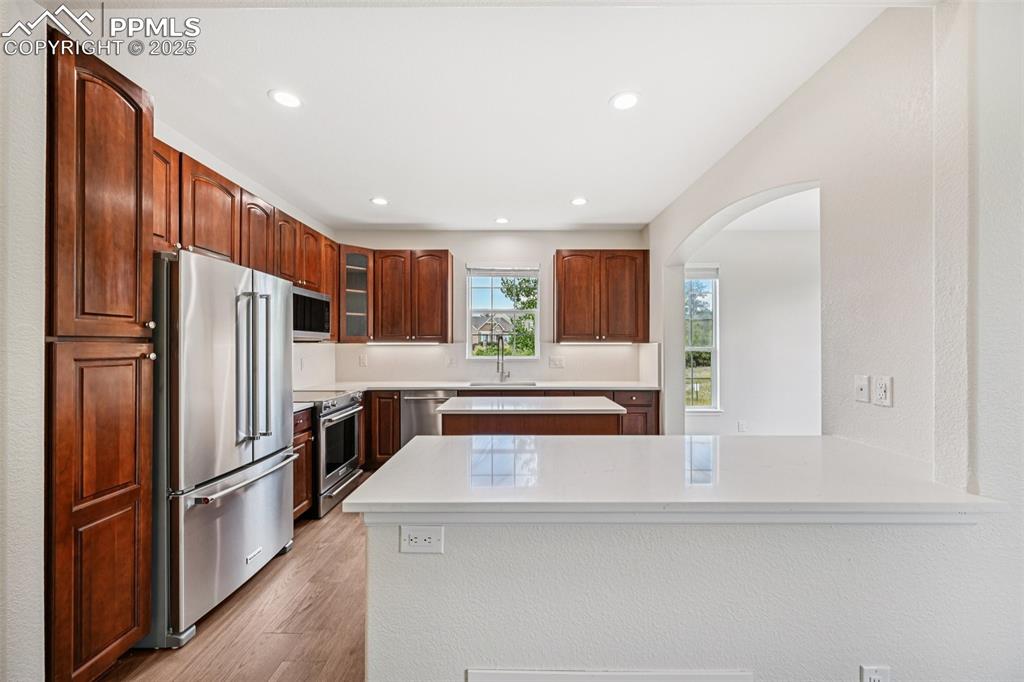 Image 21 of 50: Kitchen