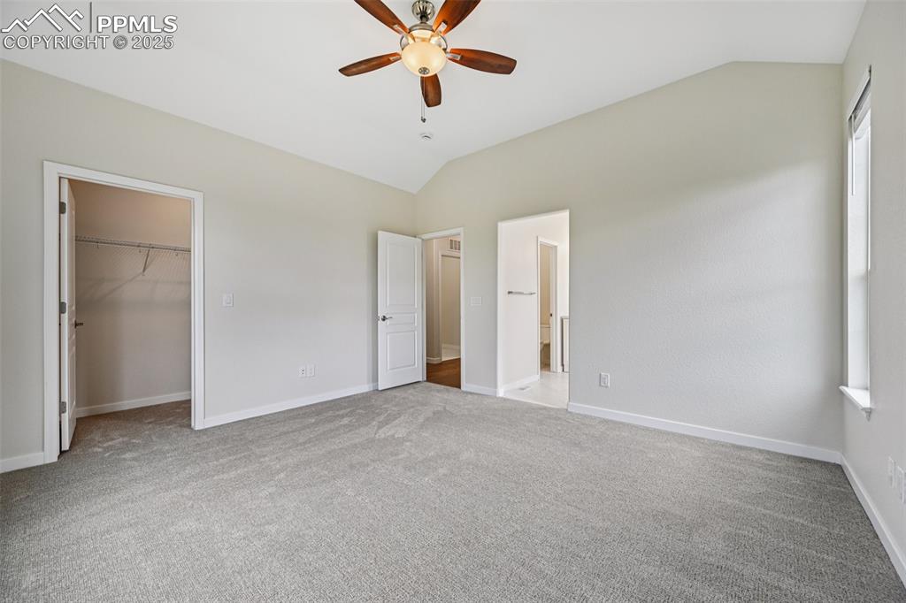 Image 31 of 50: Bedroom