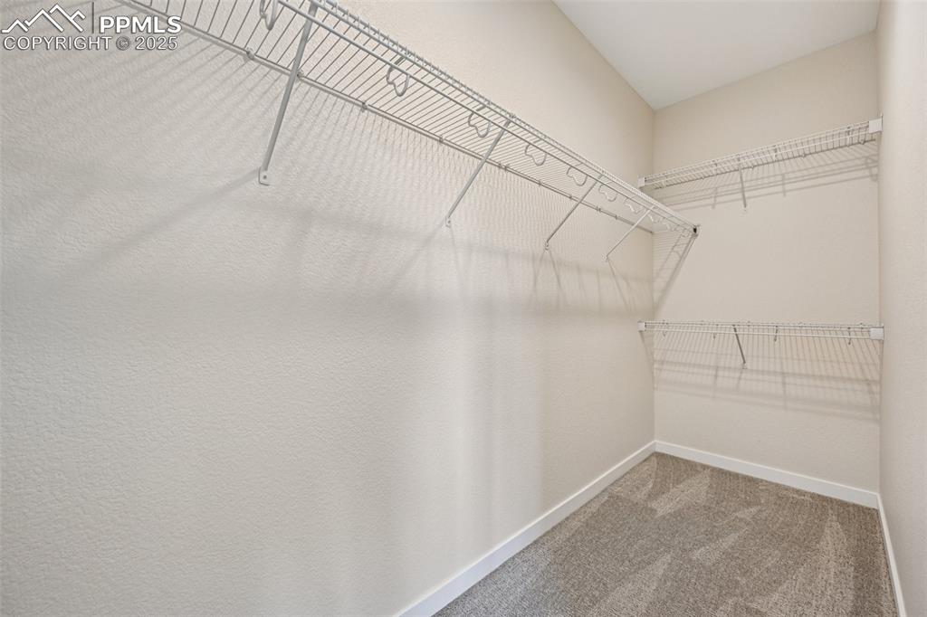 Image 34 of 50: Closet