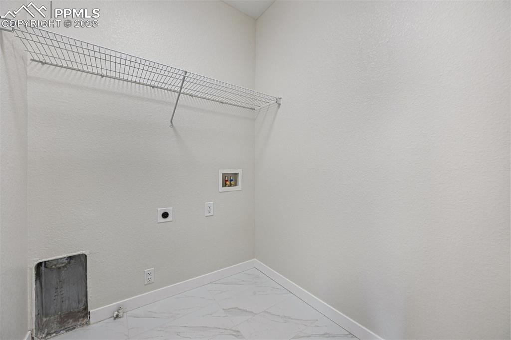 Image 38 of 50: Laundry