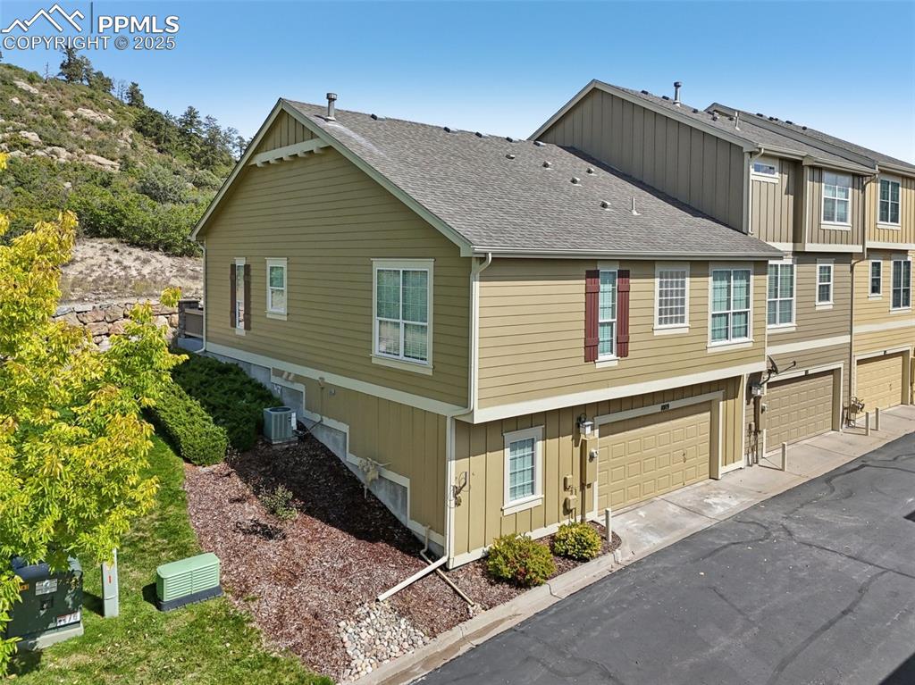 Image 8 of 50: Side of Structure