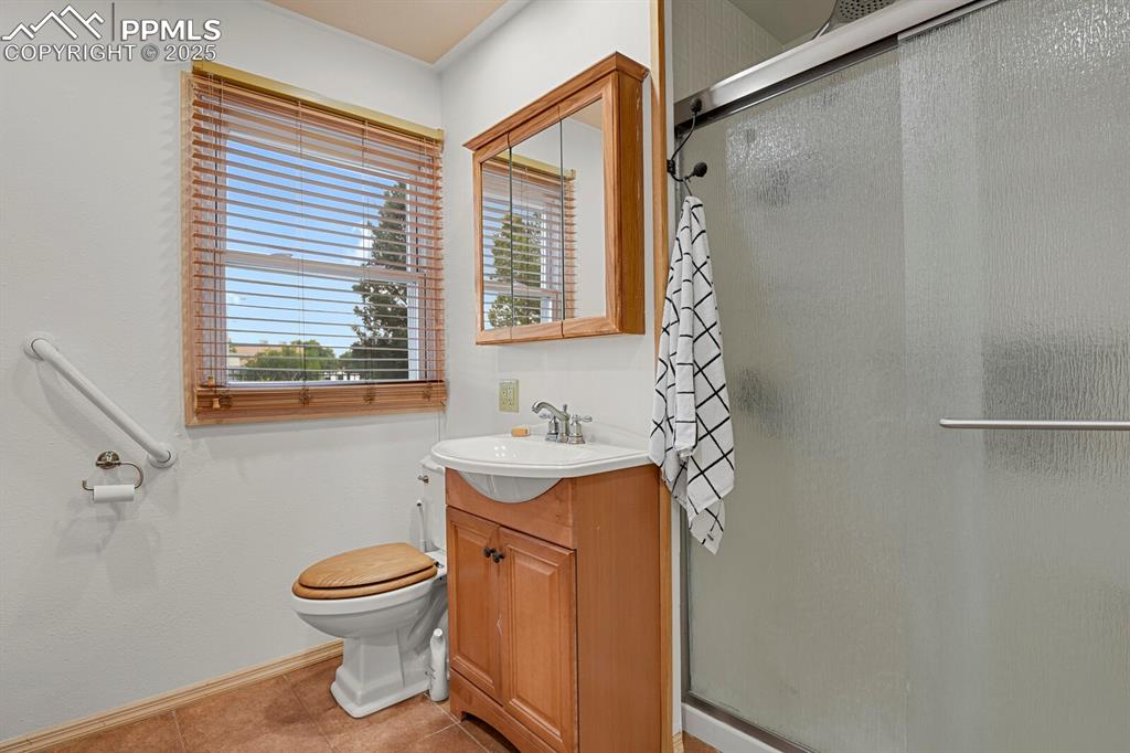 Image 15 of 29: Bathroom