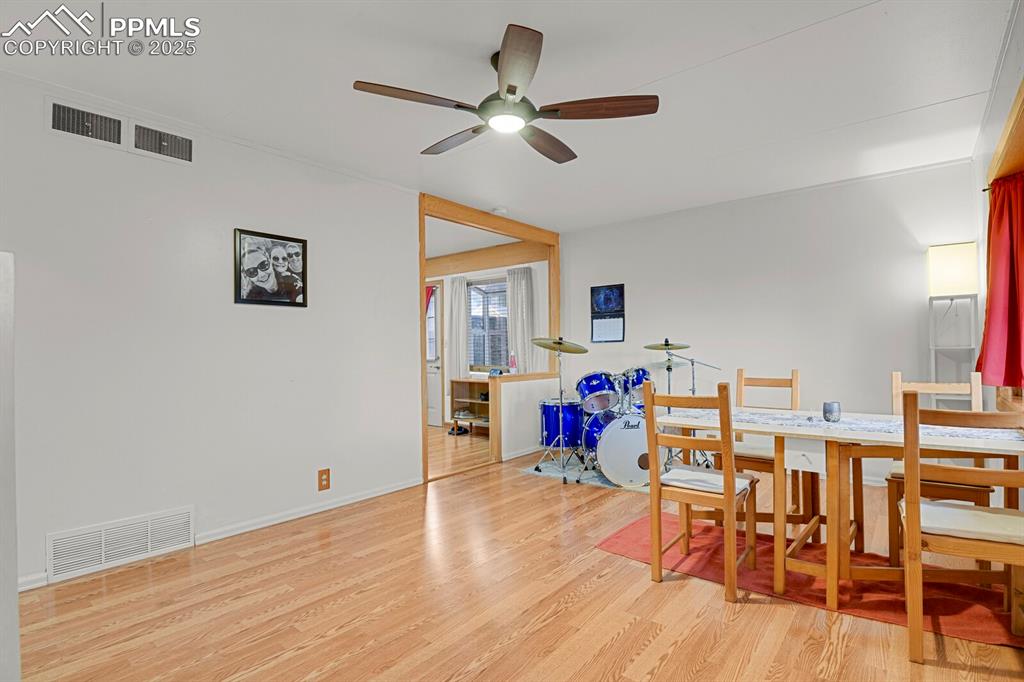 Image 4 of 29: Living Room