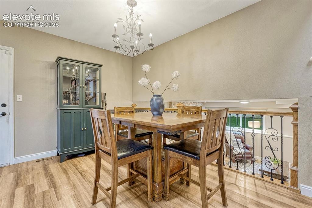 Image 14 of 49: Dining Area