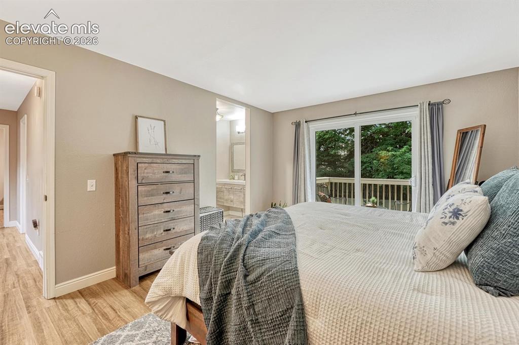 Image 18 of 49: Bedroom
