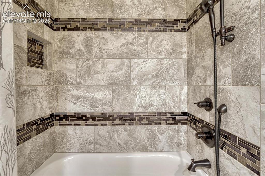 Image 24 of 49: Bathroom