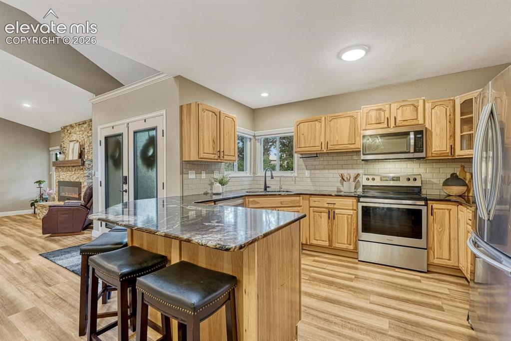 Image 6 of 49: Kitchen