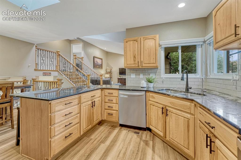 Image 7 of 49: Kitchen