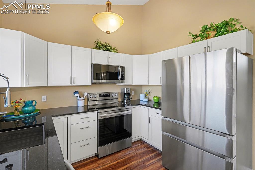Image 7 of 24: Newer stainless steel appliances!