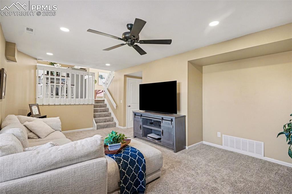 Image 9 of 24: Beautiful ceilings throughout!