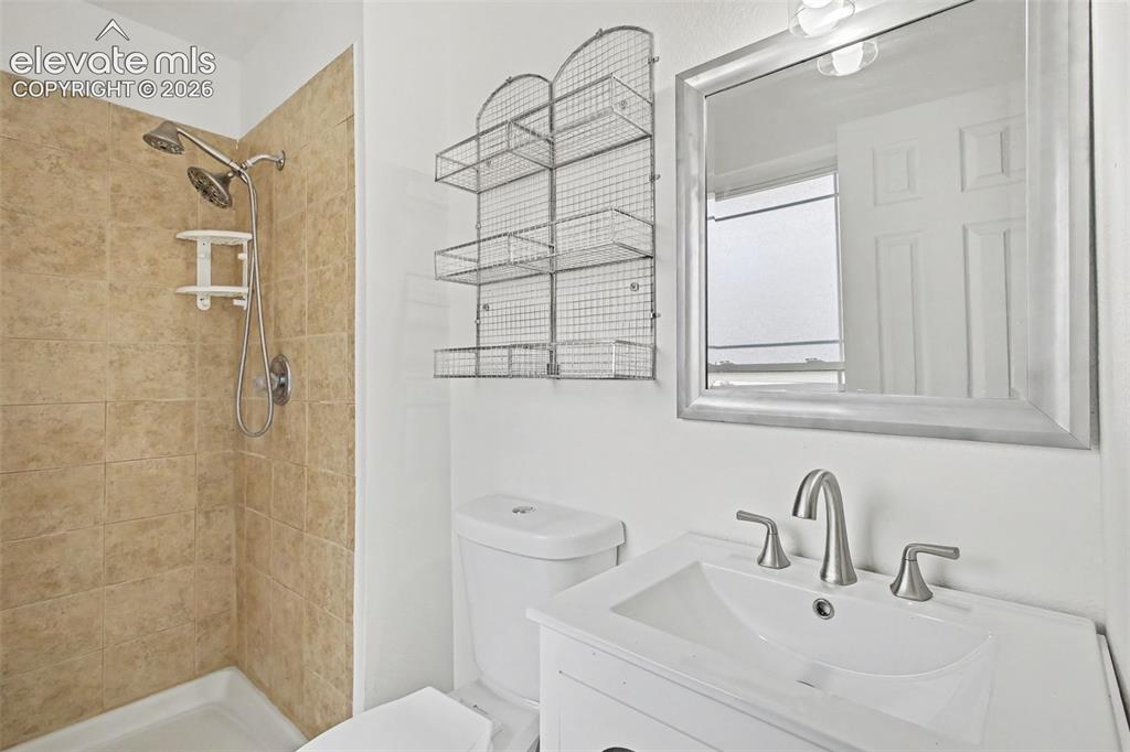Image 11 of 21: Bathroom