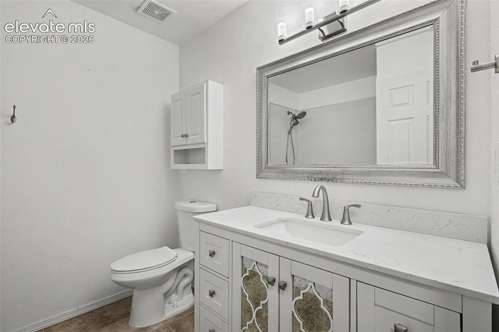 Image 14 of 21: Bathroom