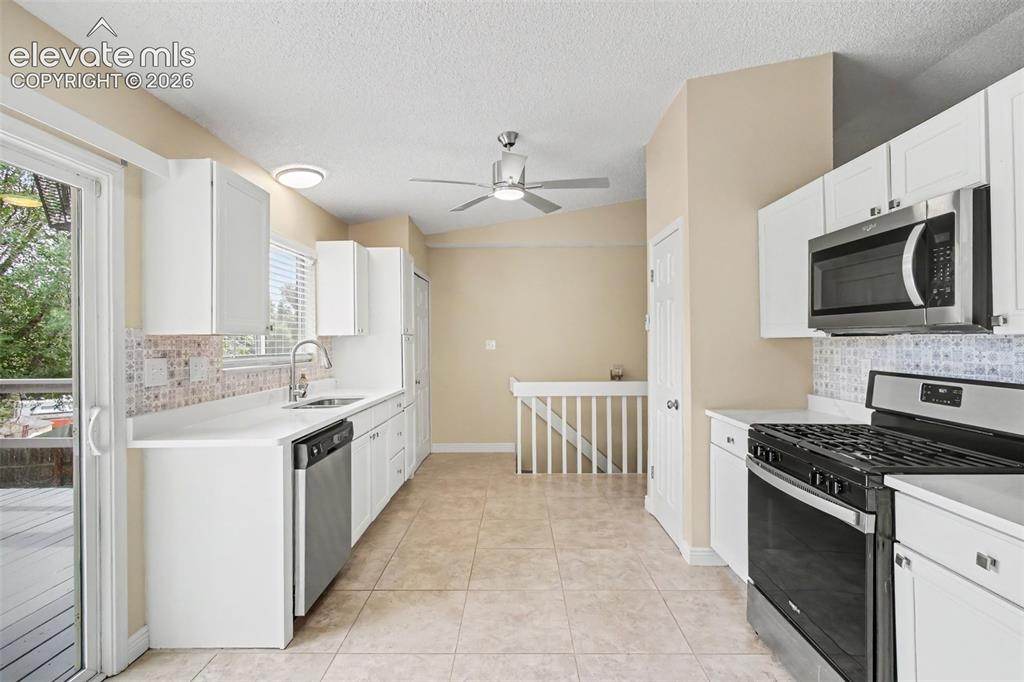 Image 7 of 21: Kitchen