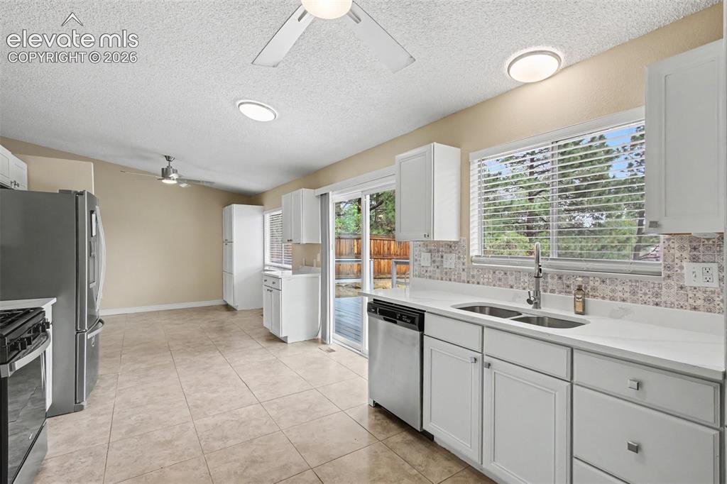 Image 8 of 21: Kitchen