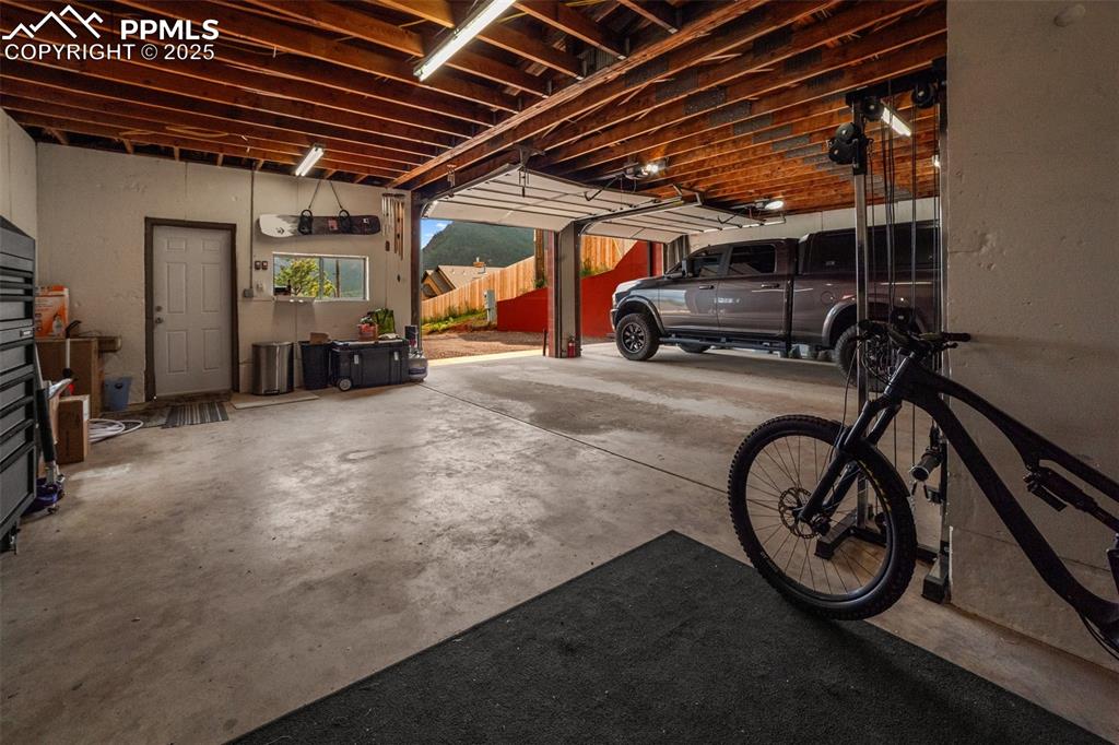 Image 31 of 31: Garage
