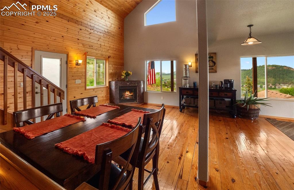 Image 7 of 31: Dining Area