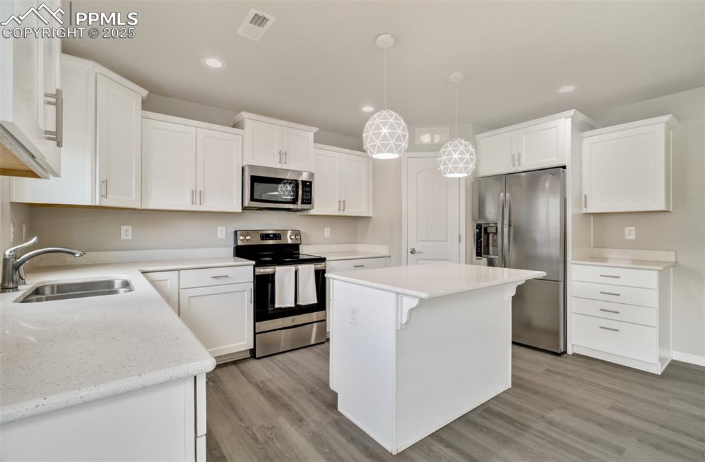 Image 11 of 34: Kitchen