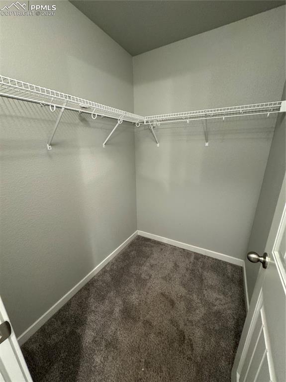 Image 18 of 25: Closet