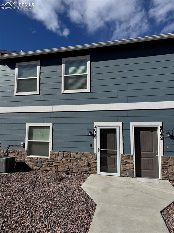 Image 24 of 25: Entry