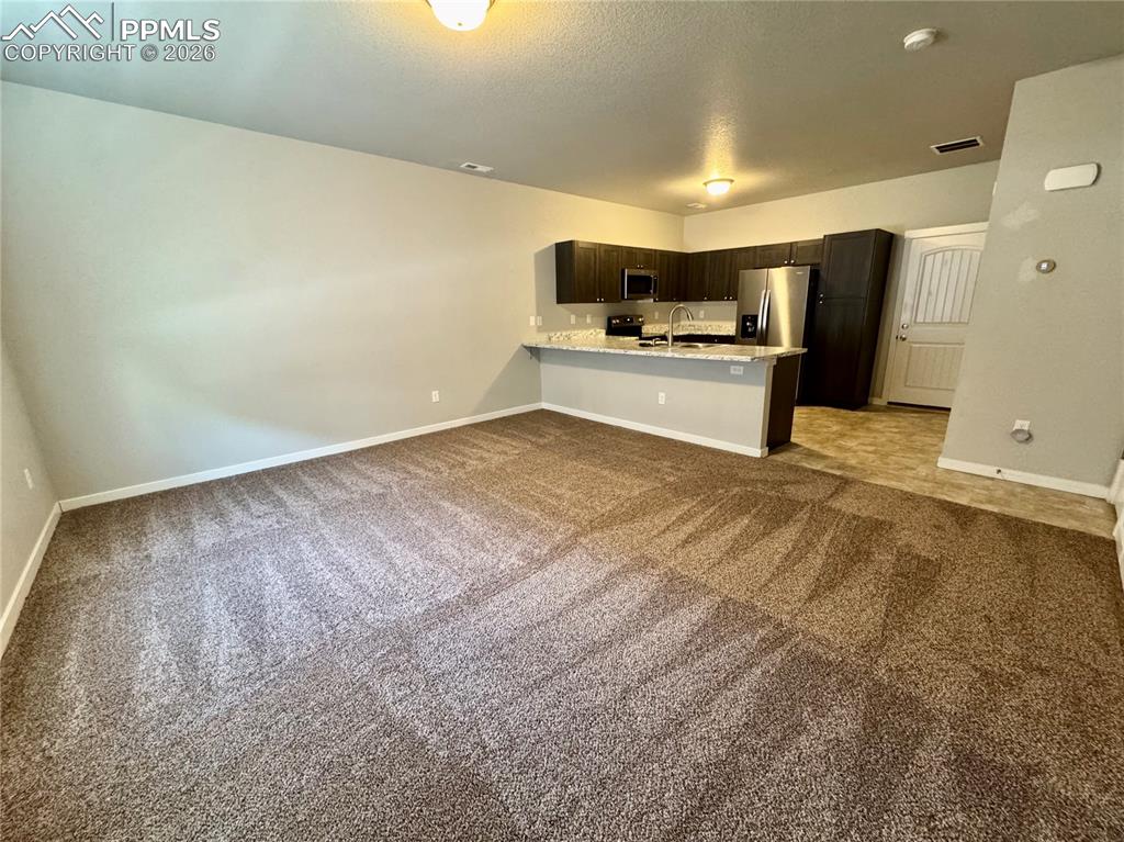 Image 3 of 25: Kitchen