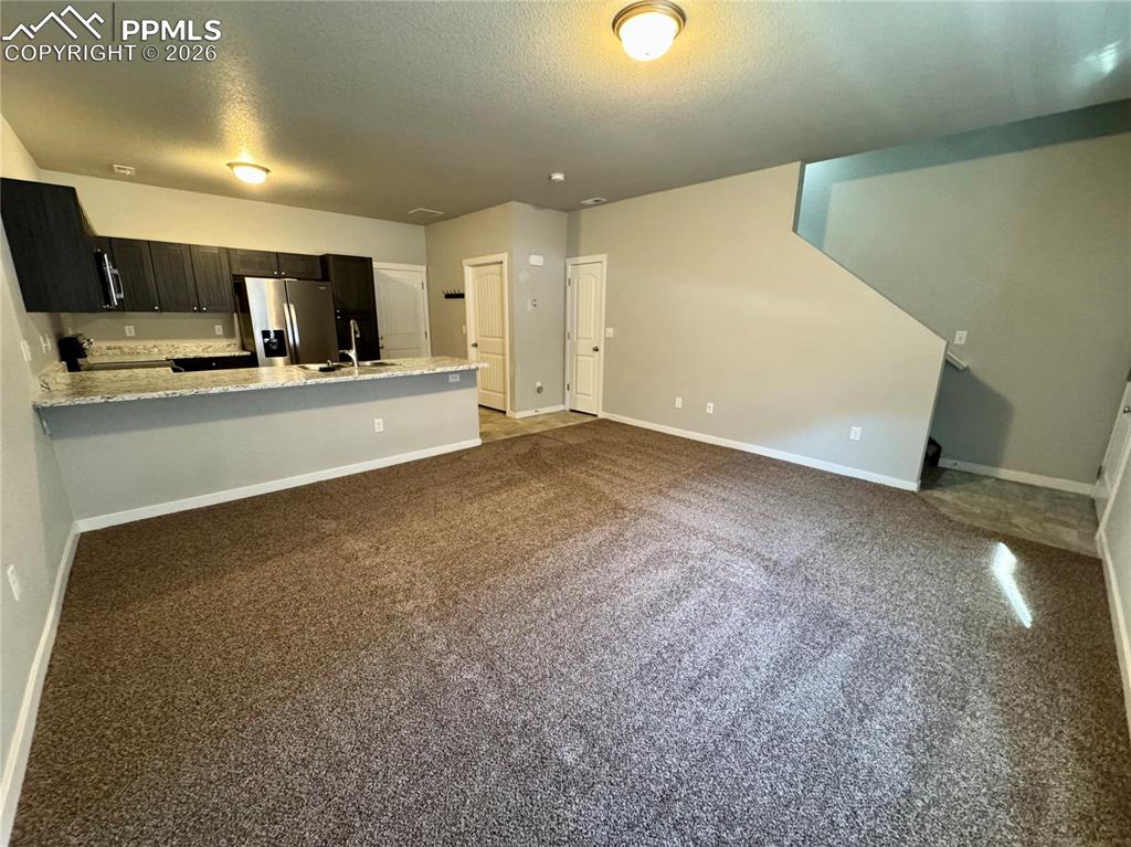 Image 4 of 25: Kitchen