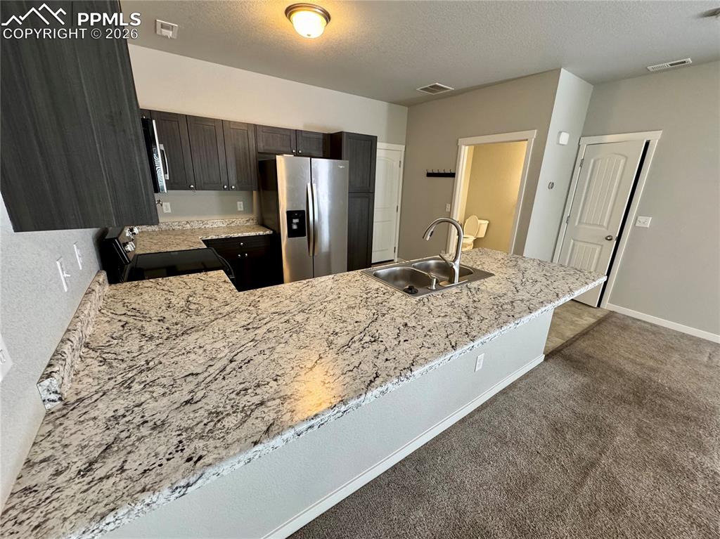 Image 5 of 25: Kitchen