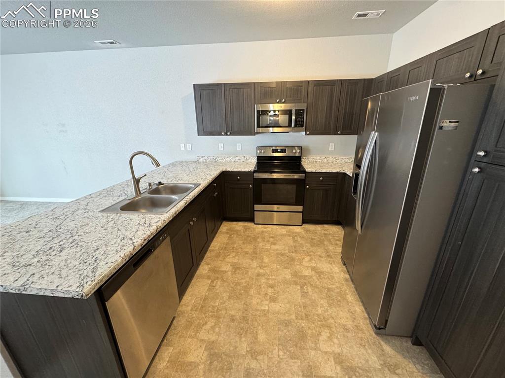 Image 8 of 25: Kitchen